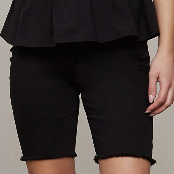 NWT 🦋 Deep Black Denim Shorts | Size: 6 - Picture 7 of 11